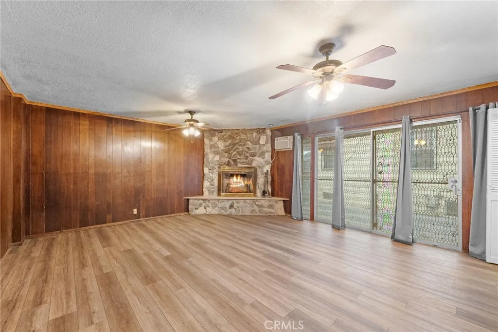 1257 W 60th Place, Los Angeles, California 90044 home-pic-24